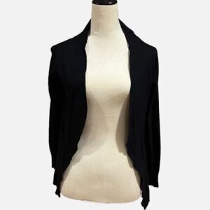 Zenana Outfitters Black cardigan with pockets.